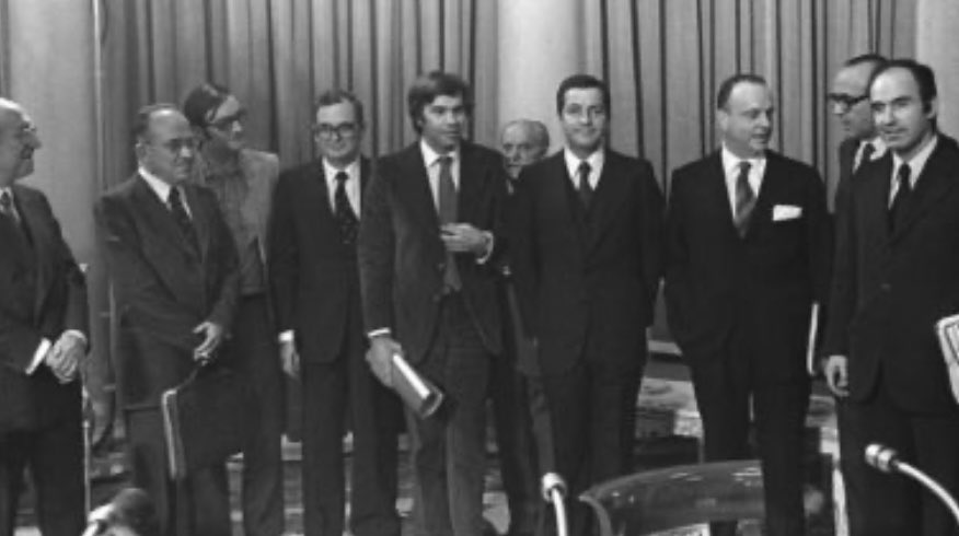 CarlosP59051425's tweet photo. Hubo una España que respiró consenso e ilusión. En ella, la acción política estuvo presidida por la altura de miras, el sentido de estado y la dignidad democrática. Sus protagonistas, anteponiendo siempre el bien común de los españoles a sus egoísmos particulares, fueron capaces de alumbrar una Constitución y regalarnos el periodo de mayor progreso y bienestar de nuestra historia reciente.
Esa España está hoy en peligro. 
¡Defendamos el legado de la transición!