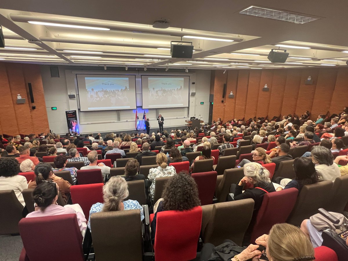 على هامش دعوة موجهه من جامعة سيدني 
Chau Chak Wing Museum 
اثناء الافتتاح الرسمي لمعرض رمسيس وذهب الفراعنة،  تمت القاء محاضرة عن الاكتشافات الاثرية في مصر و دعيت فيها الشعب الاسترالي لزيارة مصر للتعرف عن قرب عن الملك رمسيس الثاني وما خلفه من آثار عظيمة منتشرة بكل أنحاء مصر .