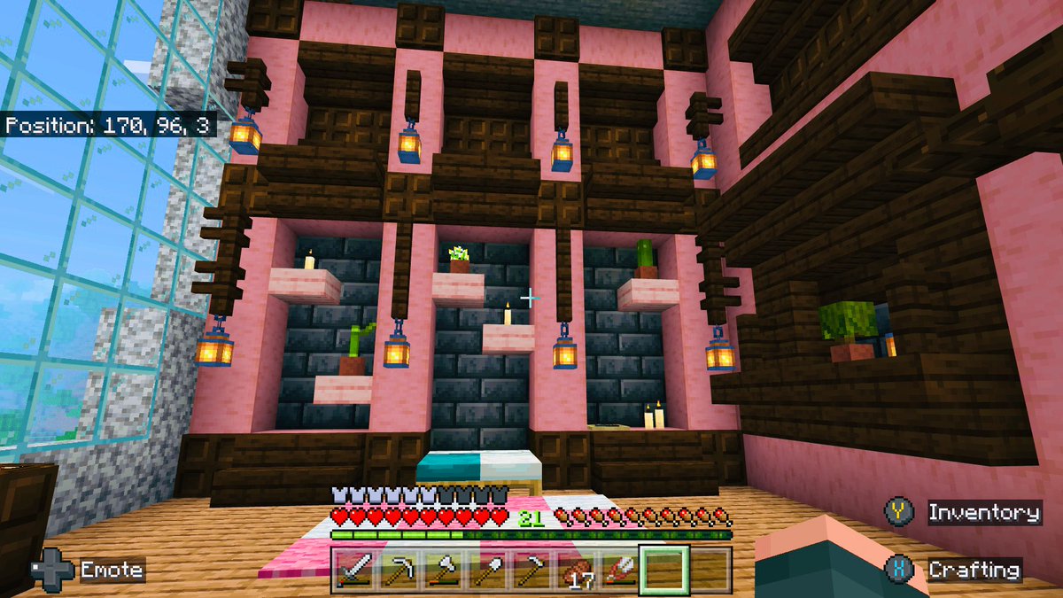 CondensedM_lk's tweet photo. Gotta get the beds the same color, but she’s a beaut! 

#Minecraft https://t.co/9eglNKLTvB