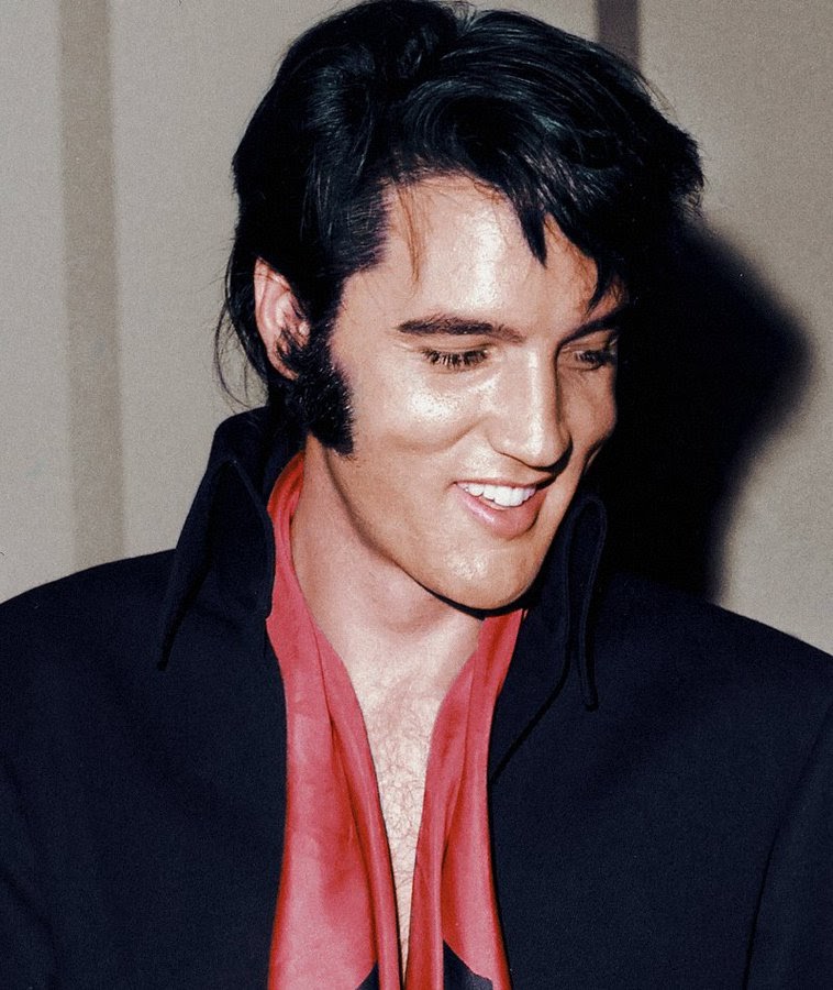 Elvis during a press conference at the International Hotel in Las Vegas. August 1, 1969. #ElvisPresley #Elvistheking #Elvis2023