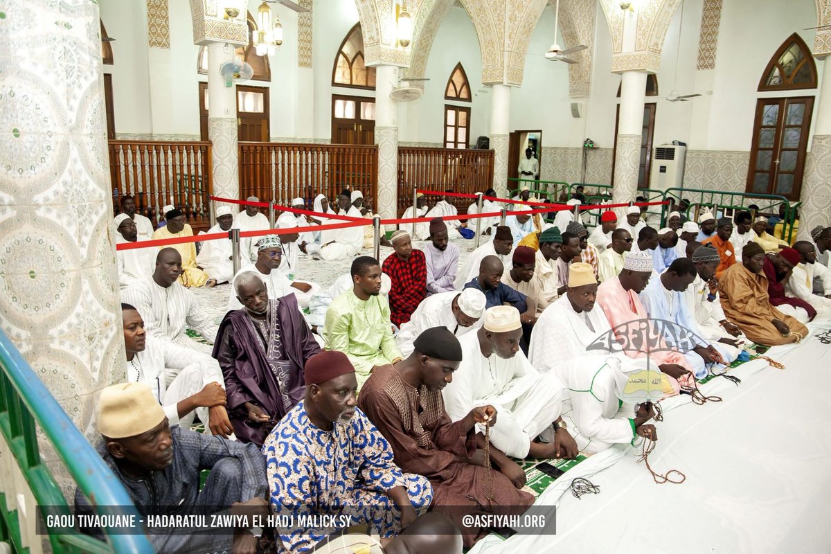 MamadouIbnAbdal's tweet photo. 📌 Le rattrapage lorsqu’on arrive en retard lors de la Hadaratoul Jummah

Avant de rejoindre le groupe dans leur récitation : 

1- On récite la Fatiha 

2-Astaghfiroullah el ‘Adhim alladhi lâ ilâha ila Houwa Al Hayyou-l-Qayyoum (3 fois) 

3- Puis la Salatoul Fatihi (3 fois) https://t.co/rrCjtCLcky