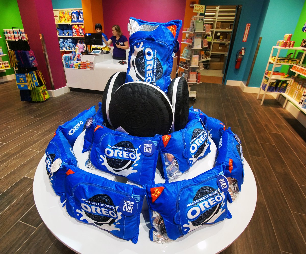 👀 <a href="/ITSUGAR/">IT'SUGAR</a> is NOW OPEN on the lower level next to the LEGO Store! 🍫🍭🍬