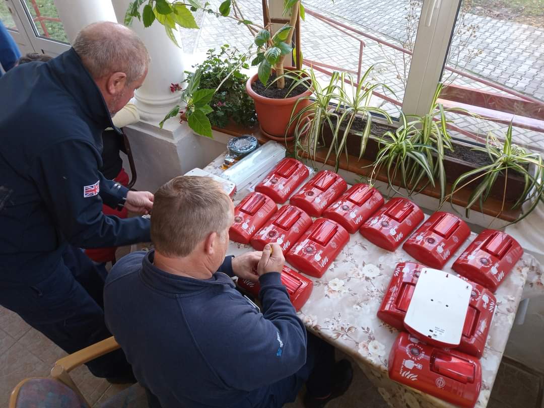 Travel_2Romania's tweet photo. ✨✨✨#OperationSabre:Bringing hope,creating smiles,providing protection✨✨✨
#British #charity @OperationSabre 🇬🇧have returned for their 26th mission to #Romania 🇷🇴this week.
ℹ️ The charity,formed of retired firefighters,installed over 200 smoke detectors,fire alarms&emergency https://t.co/gJ08ejQIwH