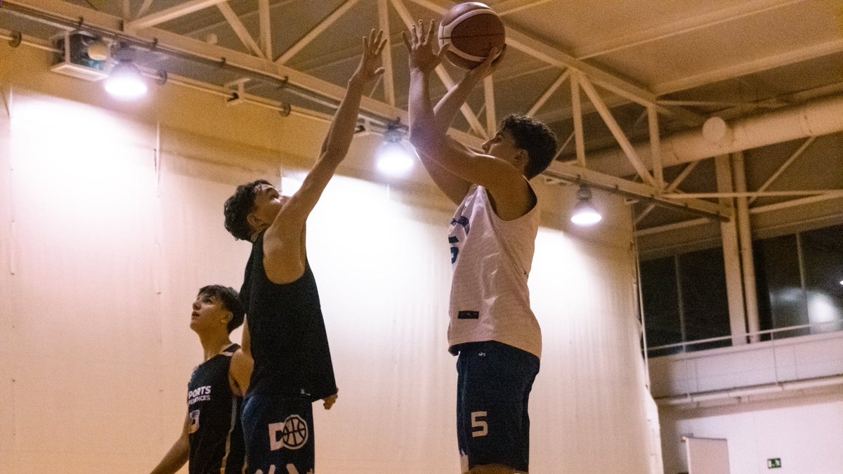 DistritOlimpico's tweet photo. ⛹🏽♂️ ¡Último día de entrenamientos de la semana!
💙 Mañana comienza el #FindeDO ¡VAMOS A POR TODAS!
#FamiliaDO #yosoyDO #semanadeentreno https://t.co/F27hiXMkuW