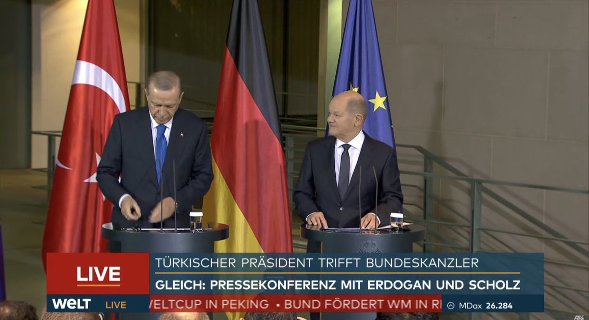 NewsNow4world1's tweet photo. 🚨 أردوغان لشولز الألماني في برلين:

ليس لدينا ديون لإسرائيل. أولئك الذين لديهم ديون لا يستطيعون التحدث بحرية…نحن لم نمر بالهولوكوست. https://t.co/0BzHCb0FdE