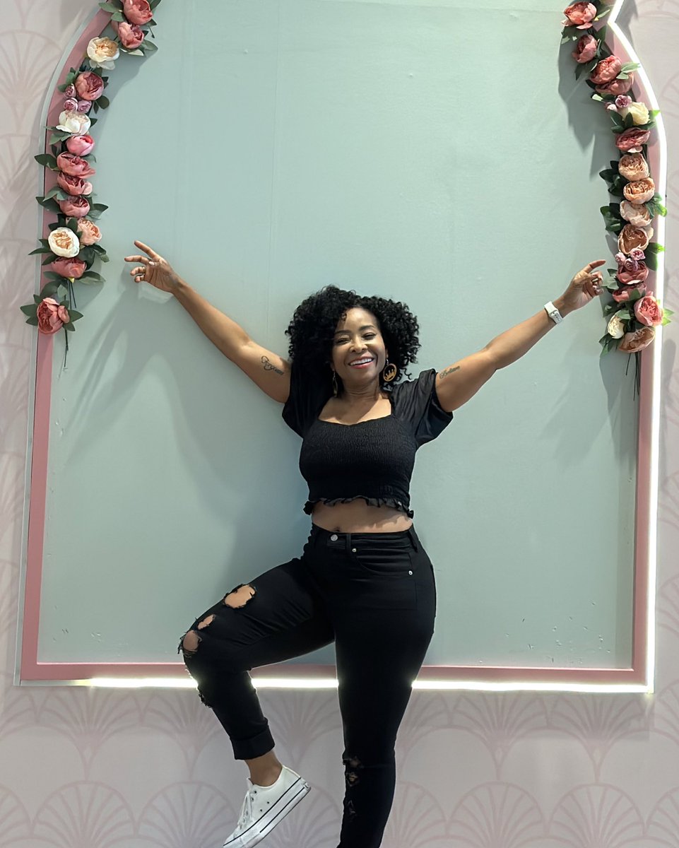 FabAcademic's tweet photo. Dubai has been too good, I even forgot that I have a 100+ page gossip column to deal with. Nonetheless, I am energised and very ready to expose lies and defend the truth💪🏾🏋🏾‍♀️ https://t.co/khyq103GNL