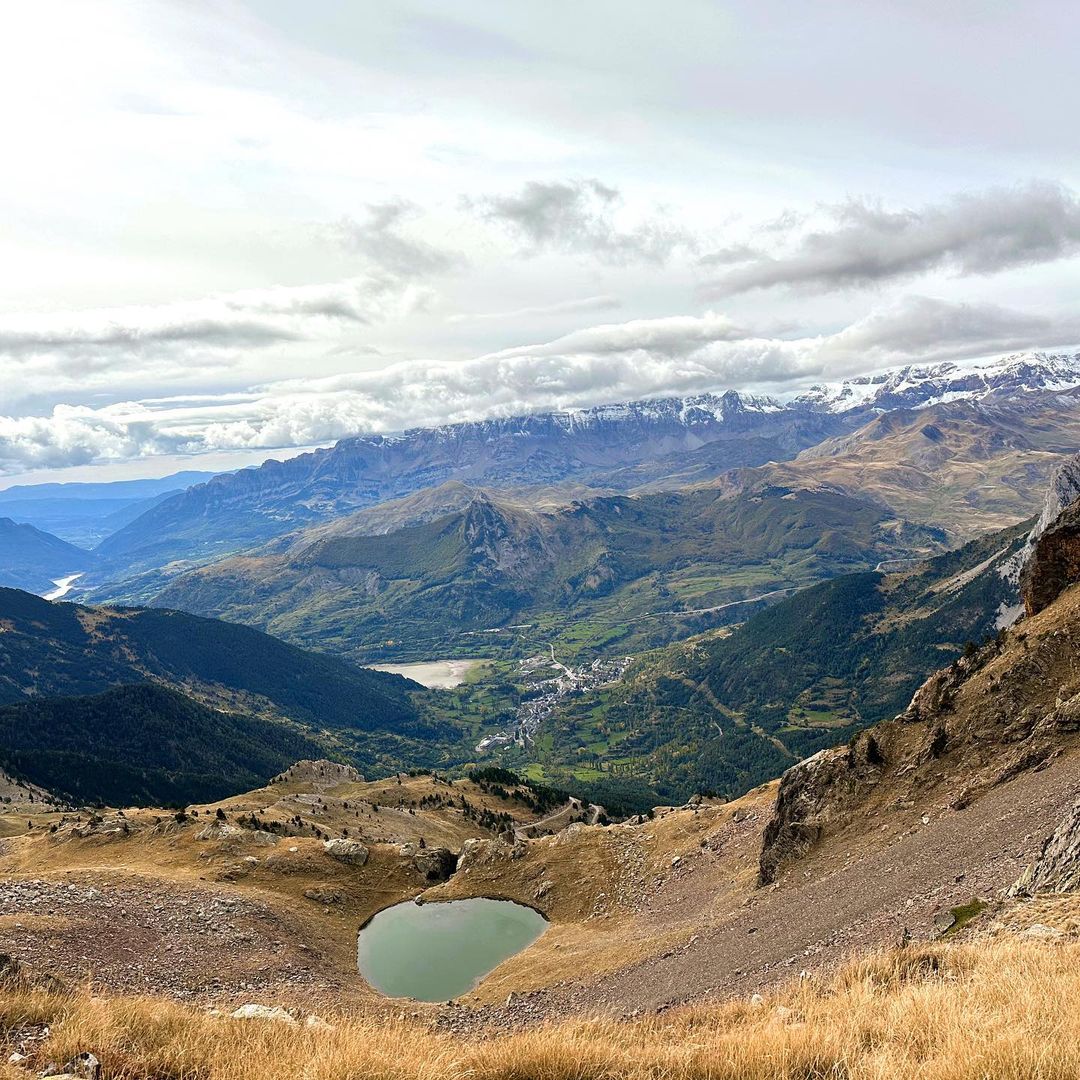 La primera vez que lo vi me pareció especial …  💯 😍
•
•
•
📸: Gracias a susanitalafantastika 
•
•
•
#CasaBiescas
#Pirineos #Pyrenees
#RinconesDelPirineo #RuralTop 
#pirineoaragones #ibonciecho #sallentdegallego #valledetena #rutasfantastikas #ibonesdelpirineo