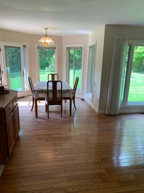 propertylinkms's tweet photo. Escape to a stunning country home outside of Guelph! Enjoy seclusion, a concrete patio, laundry, garage, propane heat, and charming interiors. Snow clearing and landscaping included. Contact our office at 519-515-0411 extension 228 to schedule a showing.#Propertylinkms https://t.co/qfWh9qXUyL