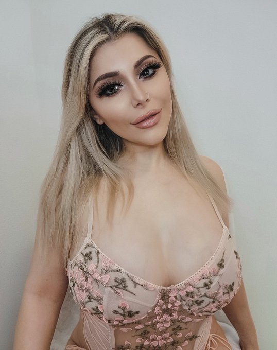 Me or PS5? https://t.co/SWvaN0XxLL