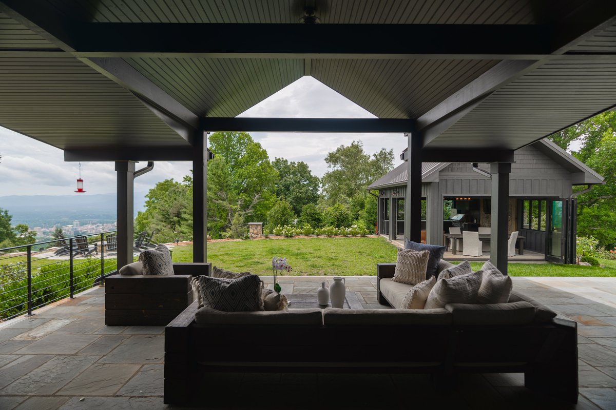 IvesterJackson's tweet image. EXCITING NEWS!
We are thrilled to announce our exceptional team of agents joined forces to close one of Asheville's highest-priced home sales.
39 Sunset Summit Sold for $6.3 M
@ijblackstream agents
Listing: Damian Hall &amp;amp; Stacey Klimchuk
Buyers: Lynn Roberts
@ChristiesHomes