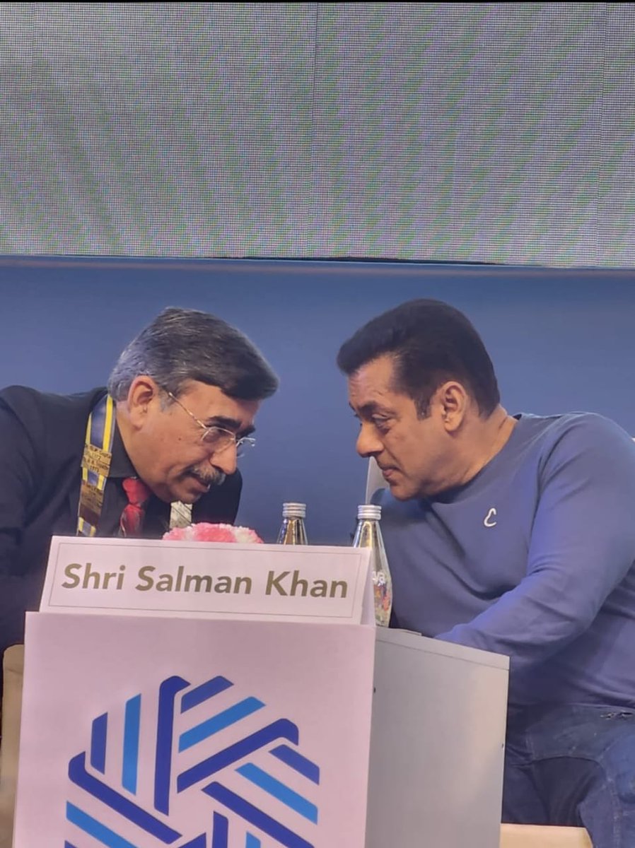 ritesh272727's tweet photo. Lattest ❤️🔥👇 Tiger at Jio World Convention Centre in #Mumbai, India 
#RSSDI2023 #SalmanKhan #Tiger3 https://t.co/3LrDqoSjnN
