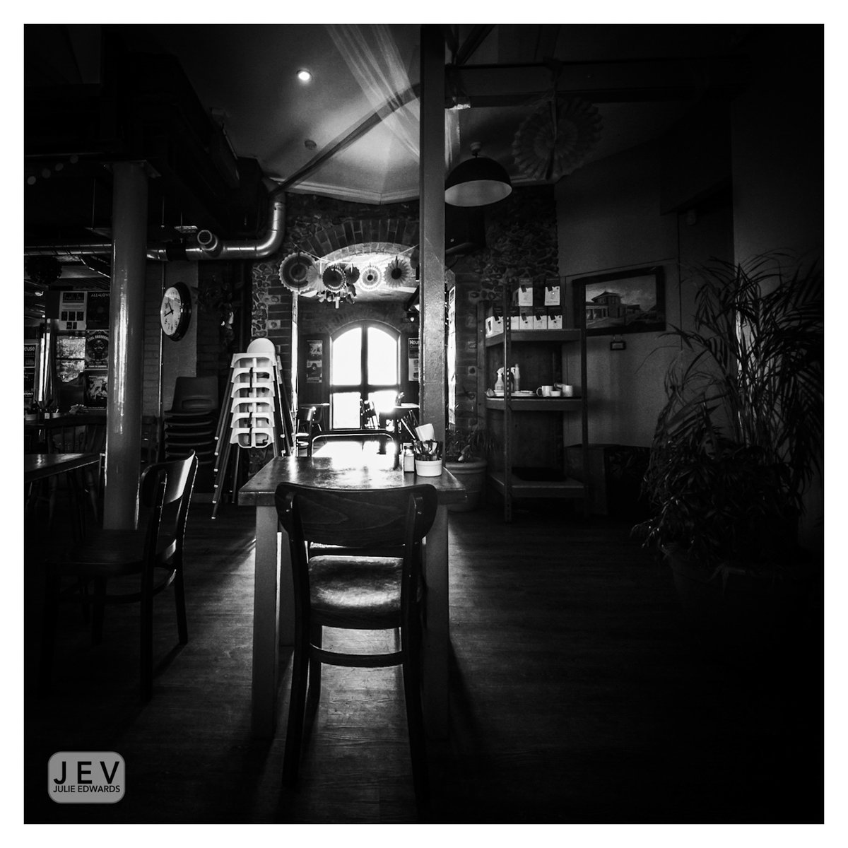 j_edwards_photo's tweet photo. Breakfast in @coastcafeworthing with the 2 men in my life; My son and my man…
After a long couple of weeks it will be good to be in the #studiojev @eastbeachstudios #worthing for a few days before a couple of photo jobs Sunday and Monday.
Another #shotoniphone image #monochrome https://t.co/bktonxpWOH