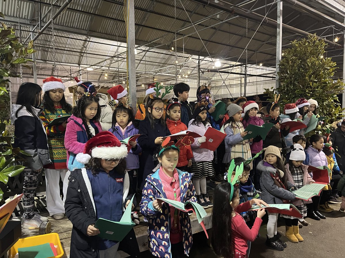 Beautiful night of caroling at Garden Works. Thanks to Mrs. Fierro for leading the Mighty South Slope choir!! Thanks to all the families and guests for supporting this amazing group of students! ⁦@burnabyschools⁩