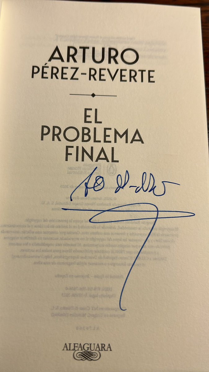 lacluarca's tweet photo. @perezreverte Por fin en mis manos la versión firmada! Y ya enganchado en las primeras 10 páginas! Gracias!! https://t.co/B9o9tKj7bN