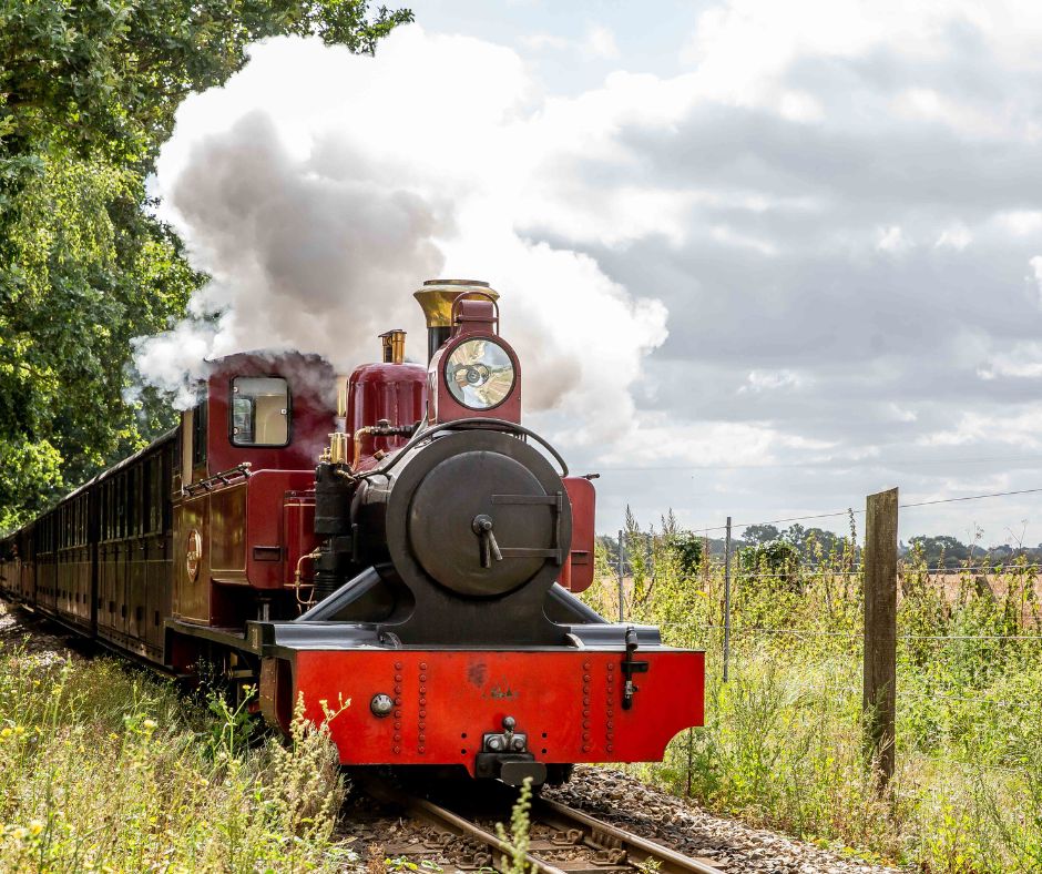 This weekend we are running our last scheduled public train service before Christmas. If you fancy a steam train ride we have a 11:00 & 14:00 train from Aylsham and a 12:15 train from Wroxham on both Saturday and Sunday. burevalley.vticket.co.uk/sectio.../13/1…