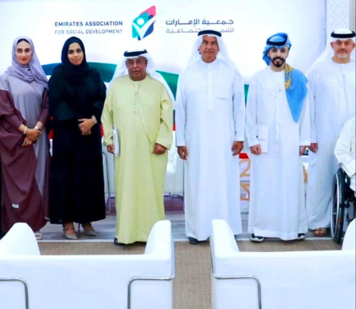 تشرفنا وسعدنا بتواجدنا ضمن المشاركين بفعاليات اليوم الوطني الـ52 في #جمعية_الإمارات_للتنمية_الاجتماعية بإمارة رأس الخيمة، تحت شعار "وطن وقصيدة" تزامناً مع احتفالات دولتنا الحبيبة #الإمارات في عيدها الوطني المجيد.
وتألقت الأمسية كذلك، بوجود الشاعر العزيز والمميز  حمدان السماحي.