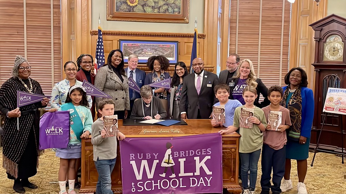 Poskin4KS's tweet photo. @NBCNews Congratulations @RubyBridges, with love from Kansas, where we just had our first annual Ruby Bridges Walk to School Day, as proclaimed by @GovLauraKelly!
#ksleg #ksed #RubyBridgesKS
💜🌻💜 https://t.co/yW6Krdhxfy