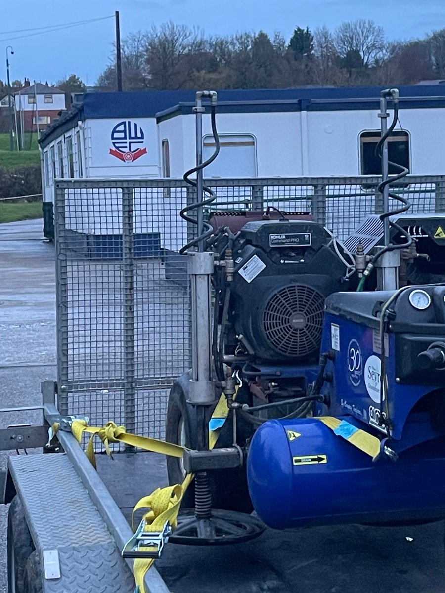 That’s the Air2g2 collected from Bolton Wanderers training ground after this weeks hire. Thanks to <a href="/OfficialBWFC/">Bolton Wanderers</a> <a href="/boltontedd/">Chris Simm</a> for working with us. ⚽️🚜⚽️