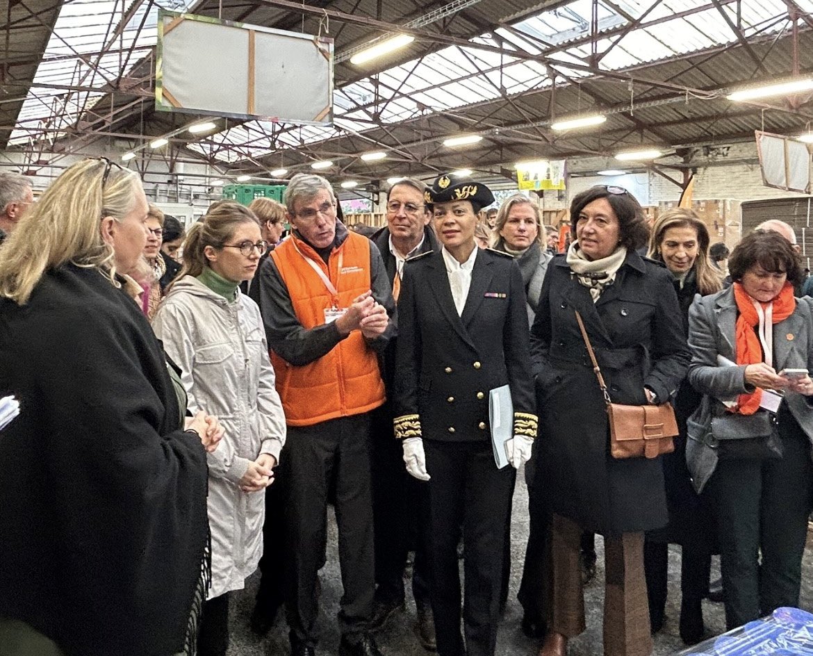 GRDF's tweet image. .@lpoirierdietz, DG, #GRDF présente avec @auroreberge, ministre des Solidarités, au lancement officiel de la #CollecteNationale des @BanquesAlim, qui se déroule du 24 au 26 novembre 2023.
Depuis 2008, GRDF se mobilise toute l’année au côté de la FFBA.
#JeFaisMaBA #Solidarité