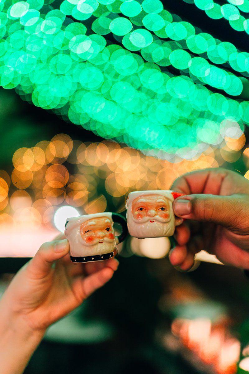 It's not a silent night when a cocktail shaker is involved 😉 🥂

ICYMI: The Butterscotch Den and The Snug have officially transformed into Miracle Pop-Up holiday bars and you won't want to miss checking them out! 🎄🎅🏻

📷: Anna Wick