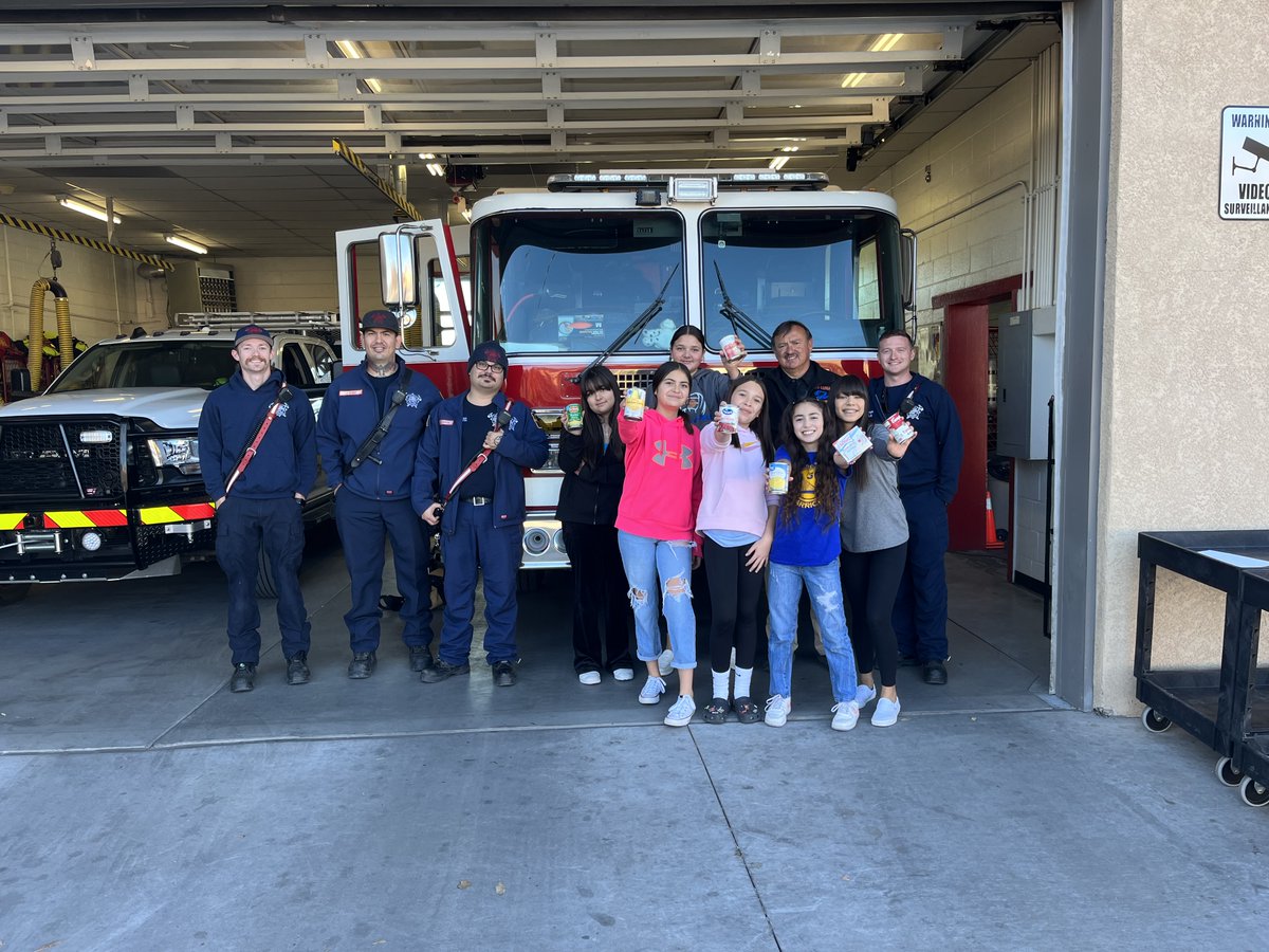 LL_Schools's tweet photo. LLMS students held a canned food drive for the staff/student volleyball game, collecting 500 cans - &more donated by teachers & staff! The SRO & LLFD will distribute to help those in need. @LLHSTigers @vhsjags @DVEJaguars @DrRyanKettler @LLS_SPSV @VCNewsBulletin @liveloslunas https://t.co/bBS5ZjsoCv