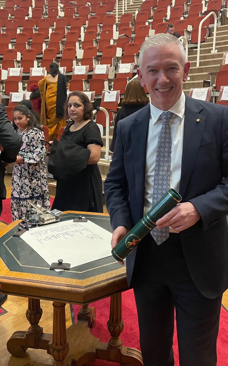 A privilege to be part of the diploma ceremony at @RCPEdin today and humbled to receive an Honorary Fellowship from this venerable College. Congratulations to Fellows who entered the roll today - what an amazing and diverse range of achievements across medicine and the globe.