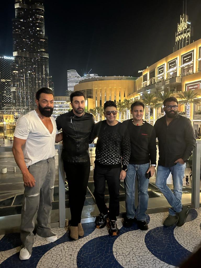 #RanbirKapoor #BobbyDeol along with producer of #BhushanKumar #ShivChanana #PranayReddyVanga  in Dubai for the grand teaser preview of #Animal on Burj Khalifa

⁦@proyuvraaj⁩