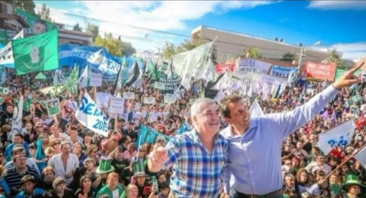 Honor y gratitud a aquellos militantes Peronistas del "Luche y vuelve" Abrazo especial al cielo querido Mario Das Neves q militó con valentía hasta sus últimos días!. Fuerzas 💪compañeras y compañeros!.. <a href="/SergioMassa/">Sergio Massa</a> Presidente!. 💪✌🇦🇷 <a href="/CorrientePop/">Corriente Popular</a> <a href="/luquejuanpablo/">Juan Pablo Luque</a> <a href="/ric_sastre/">Ricardo Sastre</a>