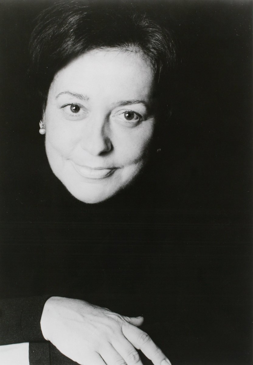 Female Catalan musicians with #GRAMMYs: 

Montserrat Caballé: 🏆 (1968)
<a href="/rosalia/">R O S A L Í A</a>: 🏆🏆 (2020, 2023)
<a href="/alicia_larrocha/">Alicia de Larrocha - oficial / official -</a>: 🏆🏆🏆🏆 (1974, 1975, 1988, 1991)

💅Who is nailing it now?

More about the pianist on her 100th Anniversary webpage by <a href="/cultura_cat/">Cultura</a> 

👉cultura.gencat.cat/en/temes/comme…