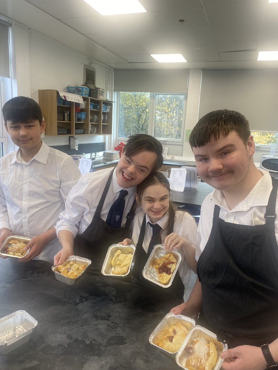 StJohnsHEDept's tweet image. Danish pastries for s5/6 HUB class today as part of their bakery unit, lots of laughter and smiles too😀#loveofwork #familyofstjohns #dundeelearning