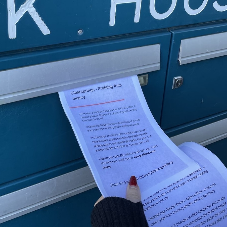 migrantsorg's tweet photo. Over 100 members of the public wrote letters to Clearsprings to demand answers for the company’s consistent refusal to provide safe, decent housing conditions.
We tried to deliver these letters today—but Clearsprings refused to even receive them.
#ClearlyMakingAKilling https://t.co/0g3X0rPzAC