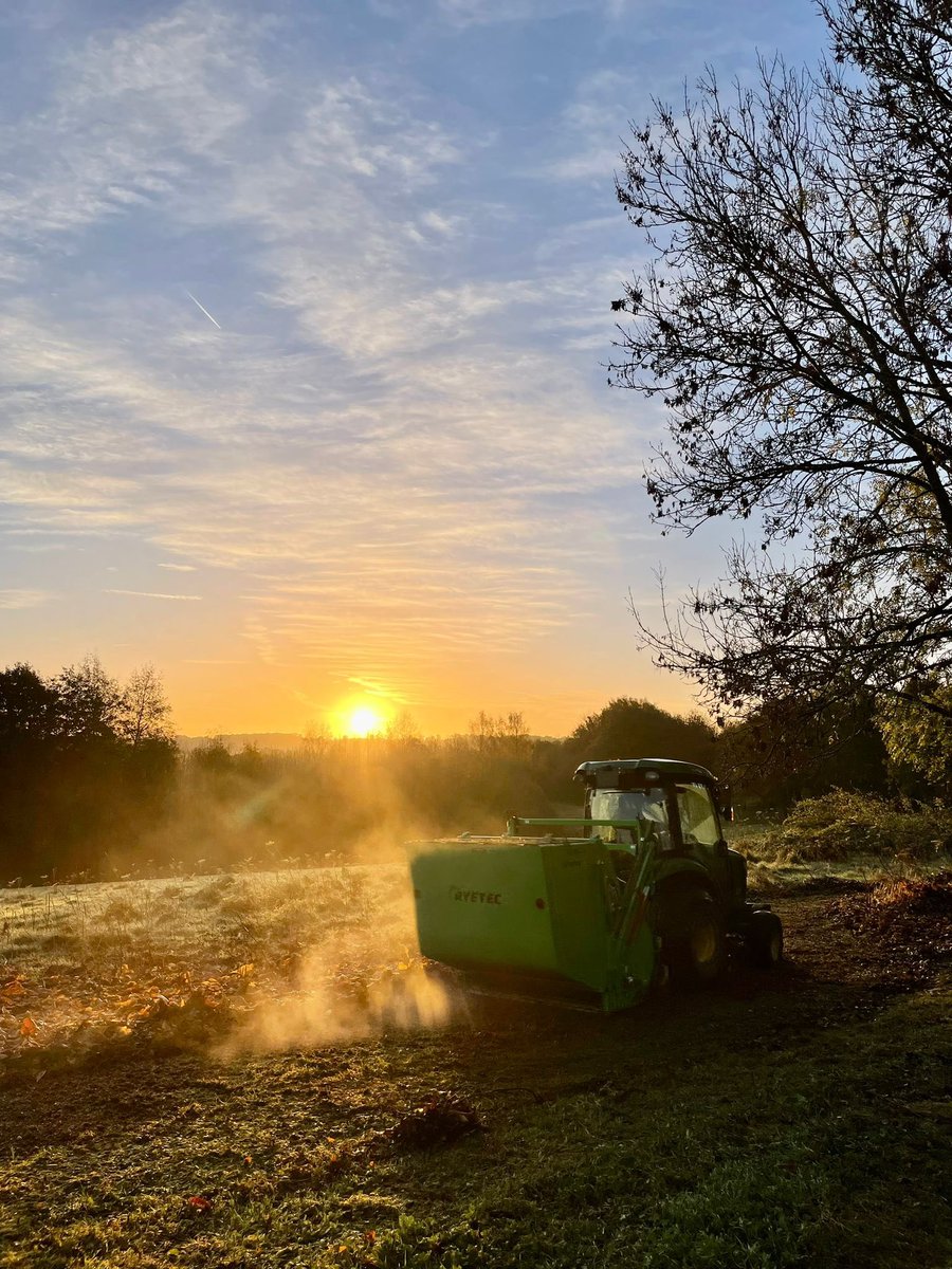 Zacbroocks123's tweet image. Took delivery of our new @baronessuk @AgriMetal_US blower this week here @ClubMarlborough it’s been out working along side our @ryetec  blowing and collecting leaves. All supplied by @ListerWilderGC and @Davepatrick86 #greenkeeping #greenkeeper #wiltshiregolf #marlborough