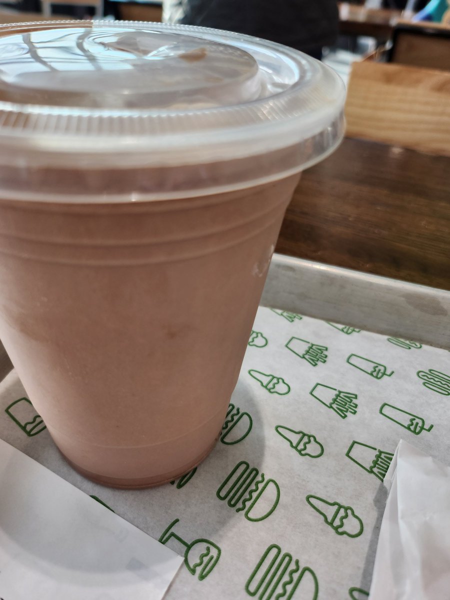 forbi_access's tweet photo. We have landed 🥳🥳
Is it 8:50 in the morning?
Yes, yes it is!
Burgers and Shakes tho are a tradition to have after flying 😂
#REALITY #REALITYCooking #vtuber #REALITYCON https://t.co/M0IIzBK9qO