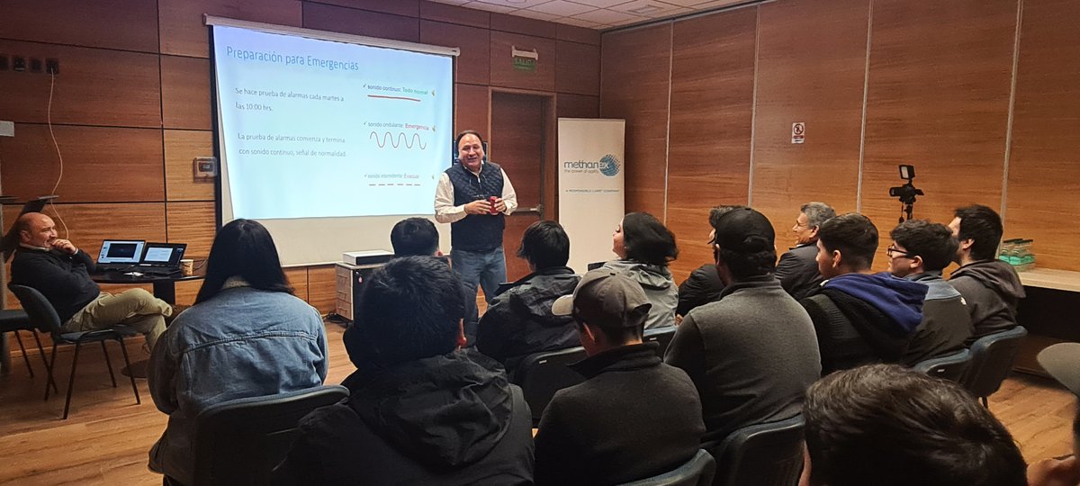 MethanexChile's tweet photo. Alumnos de Ingeniería de la @udemagallanes, visitaron nuestras instalaciones en el marco del cierre del curso “Sistema de Gestión de Conducta Responsable en la Industria Química”🧪, que impartimos por quinto año en conjunto con ASIQUIM. #ConductaResponsable #Educación https://t.co/G7LLjoUoVu