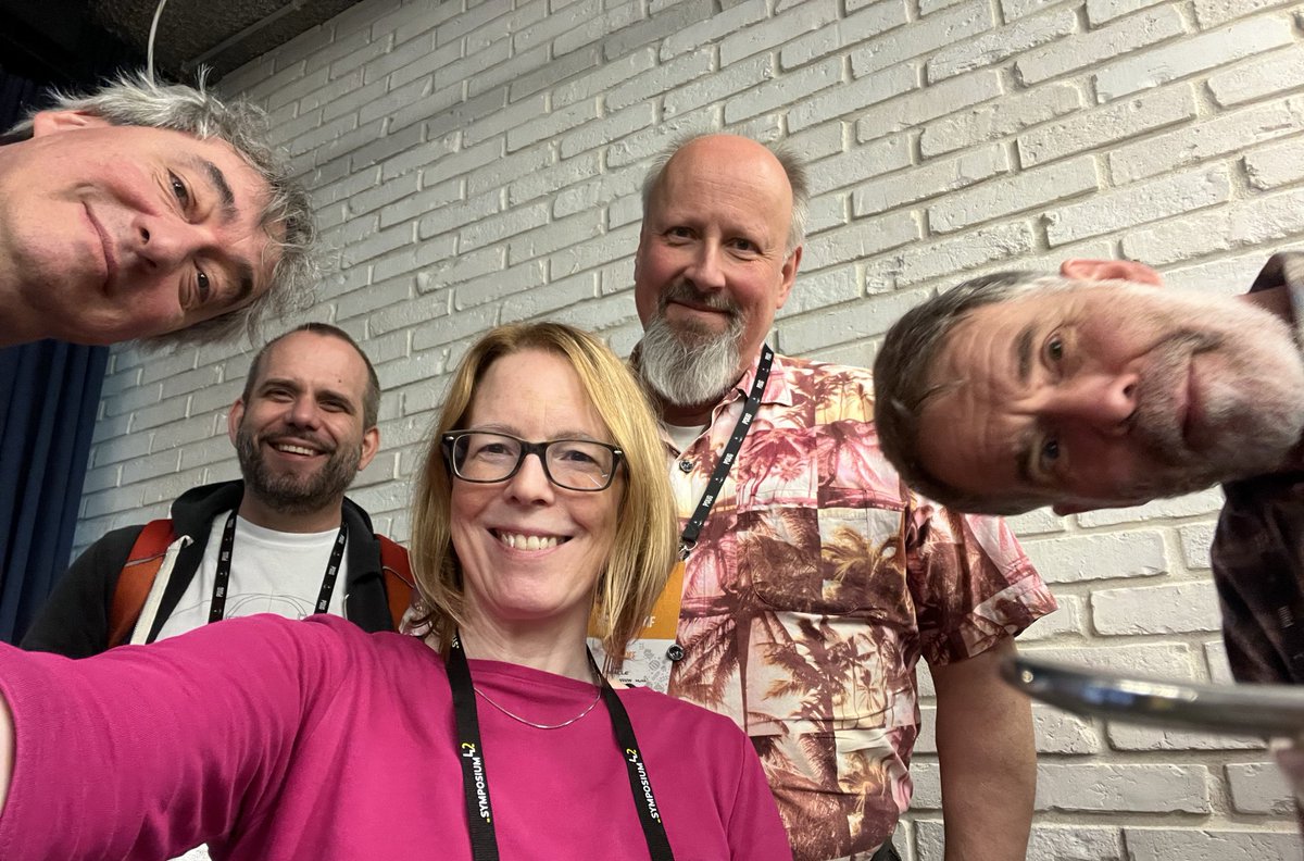 Sabine Heїmsath 🇺🇦🇪🇺😷 (@oraesque) on Twitter photo Databases, tea, digging and other ways of physical training 😊
#POUG2023 #Community
<a href="/dani_schnider/">Dani Schnider</a> <a href="/martinberx/">Martin Berger 🇺🇦</a> <a href="/JLOracle/">Jonathan Lewis</a> <a href="/BigArne/">Arne Hattendorf</a> Databases, tea, digging and other ways of physical training 😊
#POUG2023 #Community
<a href="/dani_schnider/">Dani Schnider</a> <a href="/martinberx/">Martin Berger 🇺🇦</a> <a href="/JLOracle/">Jonathan Lewis</a> <a href="/BigArne/">Arne Hattendorf</a>