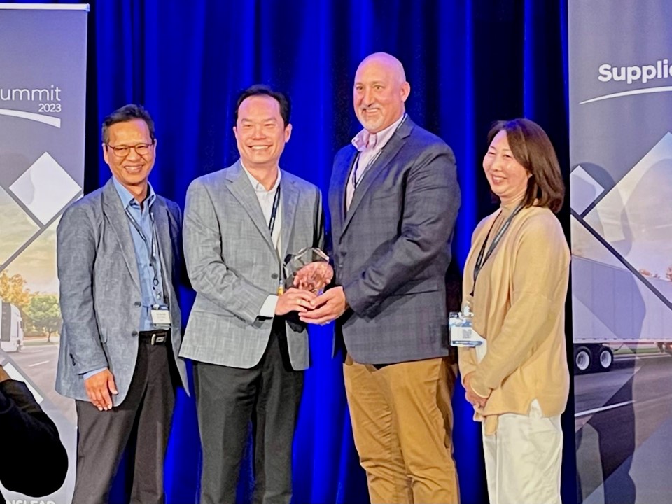 Constellium's tweet photo. Congratulations to our Ravenswood team on their “Recognition of Excellence” from customer @HyundaiTrailer. The plant supplies #aluminium coils for their transportation vehicles and was honored for exceptional quality and commitment.

#IdeasMaterialized #ProudOfOurPeople #YesWV https://t.co/ubkHG7qcBM