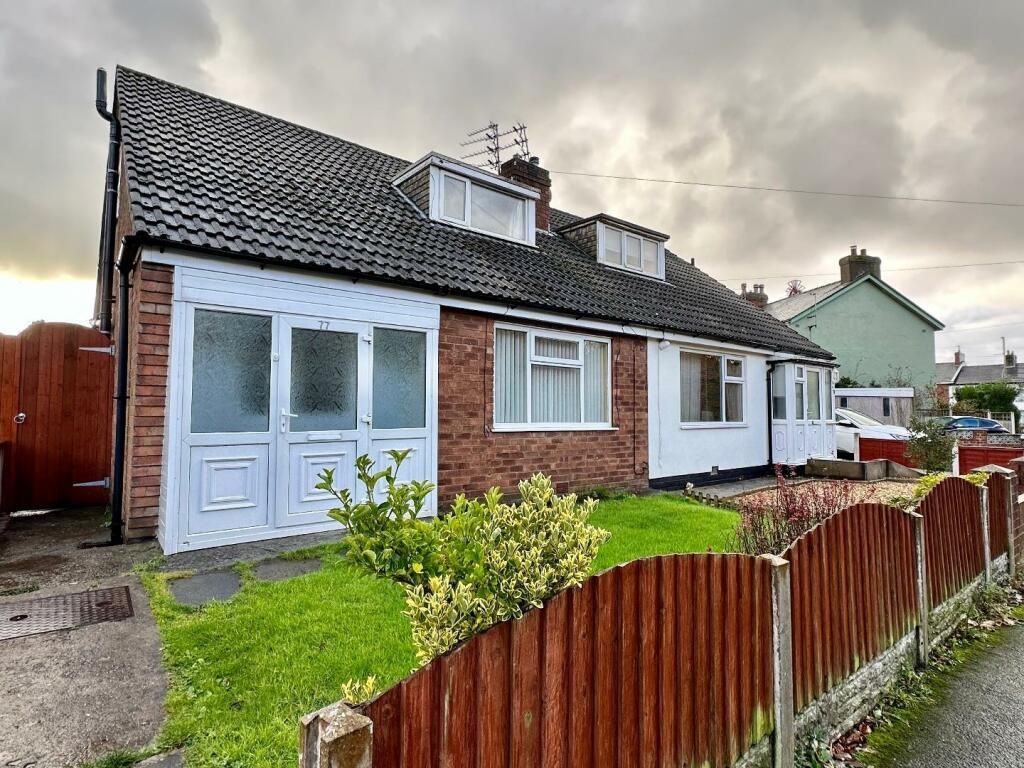 Hunters_BPL's tweet image. ✨ PROPERTY FOR SALE✨ 
Woodland Avenue, Thornton-Cleveleys 
£220,000 
**WELL PRESENTED 3 BED SEMI DETACHED DORMER BUNGALOW WITH NO ONWARD CHAIN** 
Call Hunters Blackpool on 01253 362640 to arrange a viewing.
#nochain #3bed #dormerbungalow