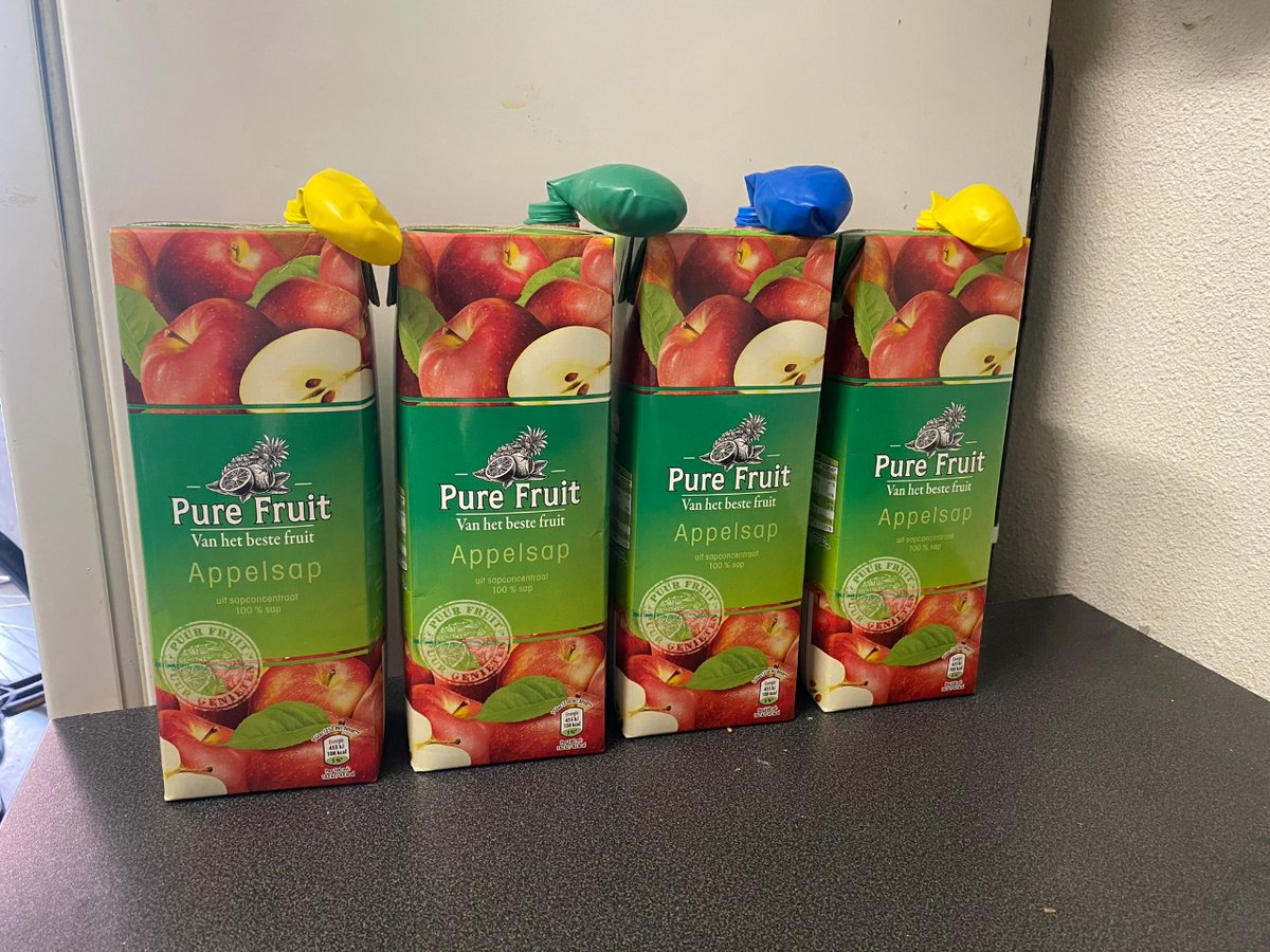 robert_verweij's tweet photo. Yes! M'n appelsap begint te fermenteren tot heerlijke cider!
Geleerd van Meneer Wateetons op de fermentatie cursus...
#TeesT #kennisdelen https://t.co/KQUu6MlRYI