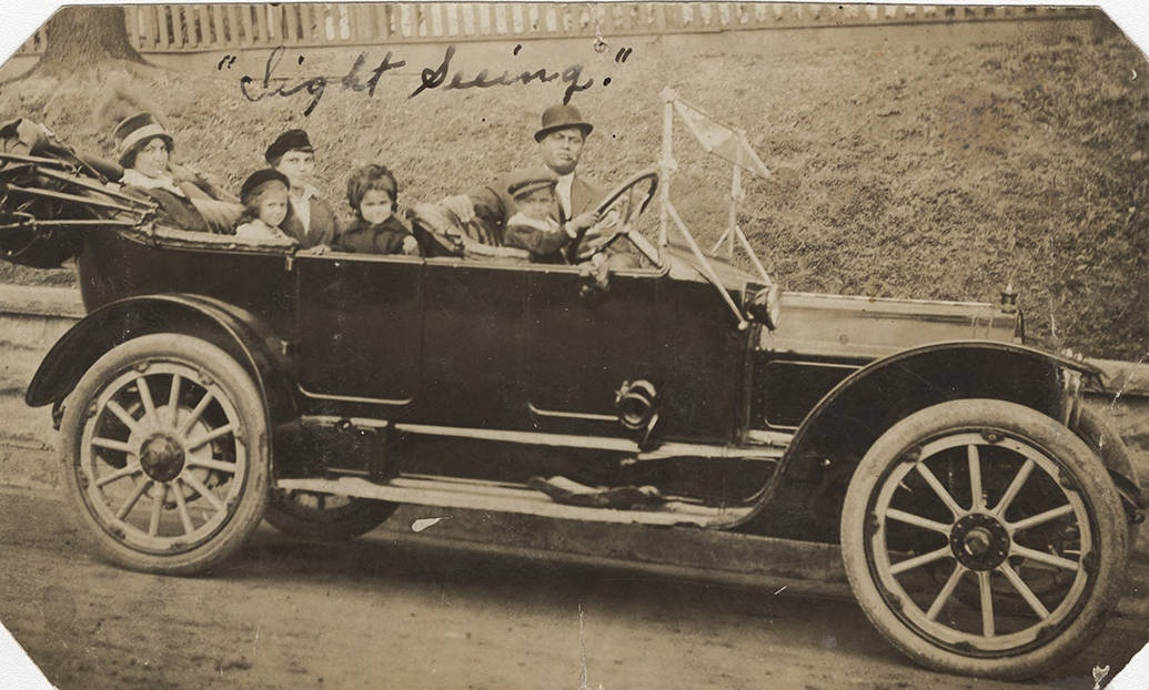 CALSRobertsLib's tweet photo. Check out these #ArchivesFamilyPhotos for this month's (late) #ArchivesHashtagParty!
Don't let your family's memories get lost! Schedule an appointment for the Memory Lab and digitize your old family photos, documents, & home videos.
#FamilyPhotos #ArkansasHistory #MemoryLab https://t.co/XDSjqcH8r4