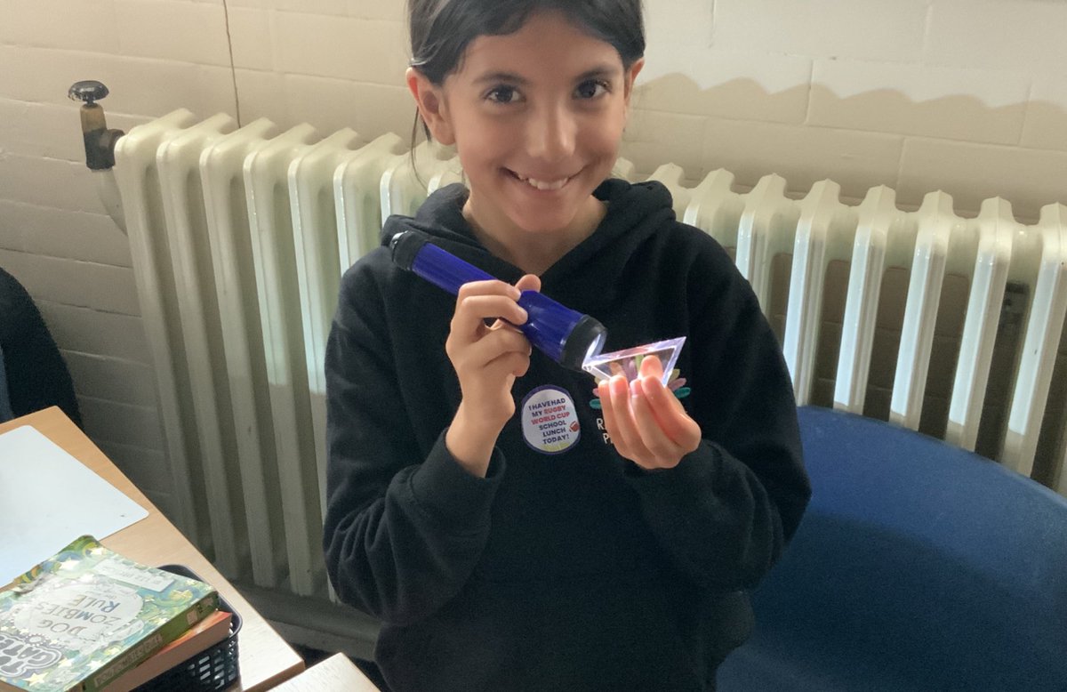 Y6RDPS's tweet photo. @y6rdps explored prisms and lenses during our science lessons on light. We investigated how light travels and can create colours https://t.co/hPGAC05ILb