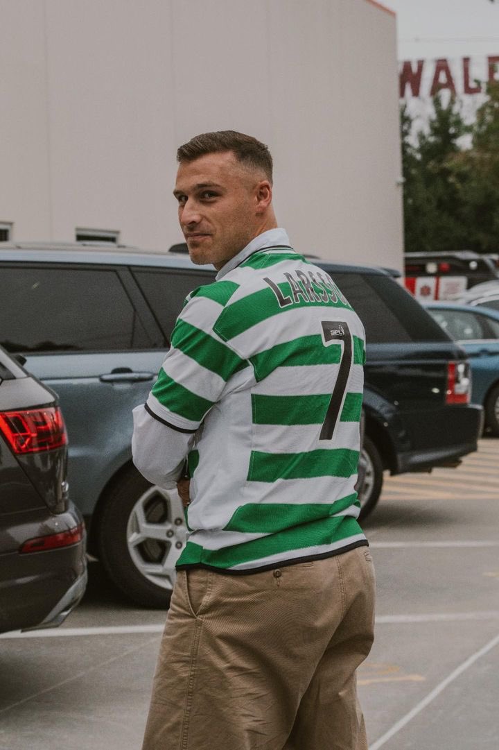 What a guy! 🍀🍀
<a href="/eriksviat/">Erik Sviatchenko</a> iført en Celtic trøje fra <a href="/fitscph/">FITSCPH</a> med gode gamle Henke Larsson bagpå 🙌🏼