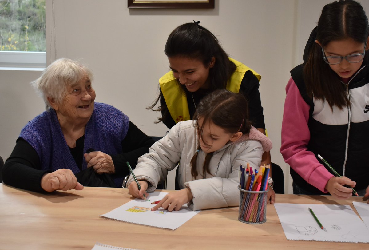 ALFACentarNK's tweet photo. 👉Danas smo se družili sa korisnicima  JU Dom starih Nikšić.
➡️ Učenici JU OŠ „Mileva Lajović - Lalatović“ Nikšić su priredili i interesantan program kroz recitacije, skečeve i zanimljiva pitanja.
👉 Aktivnost sprovodimo sa partnerima iz Arbeiter-Samariter-Bund https://t.co/4zwzkf52tv