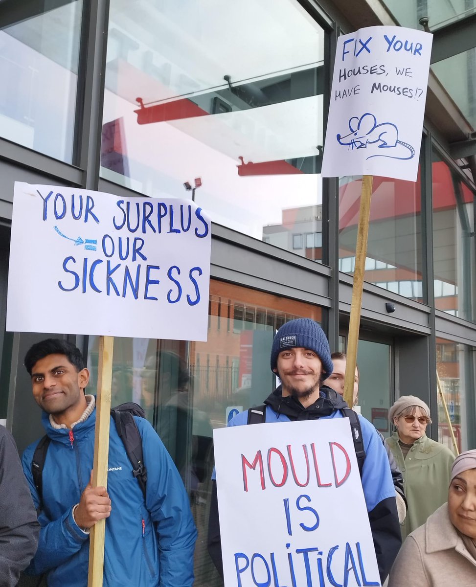 📢 Medacters are protesting the grotesque 'Affordable Housing Awards' in Manchester. Thousands of people are living in unsafe & poorly repaired homes that make us sick. Landlords shouldn't celebrate till tenants all have healthy homes! #UnAffordableHousing #UnAccountableLandlords