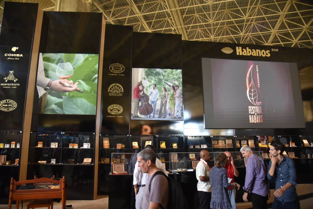 As ambassadors of Cuban culture, we've participated in #FIHAV2023, which brought together more than 60 countries and 840 companies to strengthen trade relations. With our participation, we reaffirm our commitment as an exporter of Cuba's rich tradition.