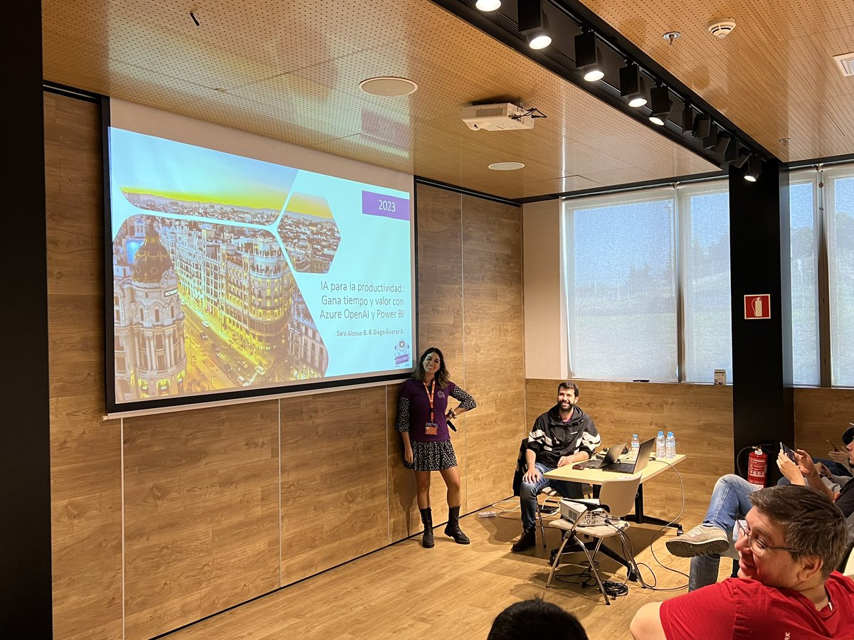 <a href="/SaraAlonso_B/">Sara Alonso Bernardo</a> &amp; Diego en la sala 2 listos para la acción