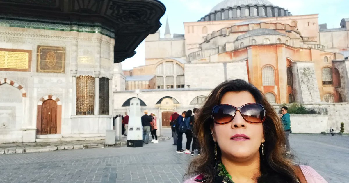 saharzaman's tweet photo. #TopkapiPalace is an eye opener to the riches & power of #Ottaman with huge manicured lawns, luxurious balcony overlooking the #Bosphorous Strait. The building is fairly simple, though. Mostly rock, spare marble. Mix of European & Baroque style.
#Turkey @goturkiye @turkeytourism https://t.co/c91QX3BRk1