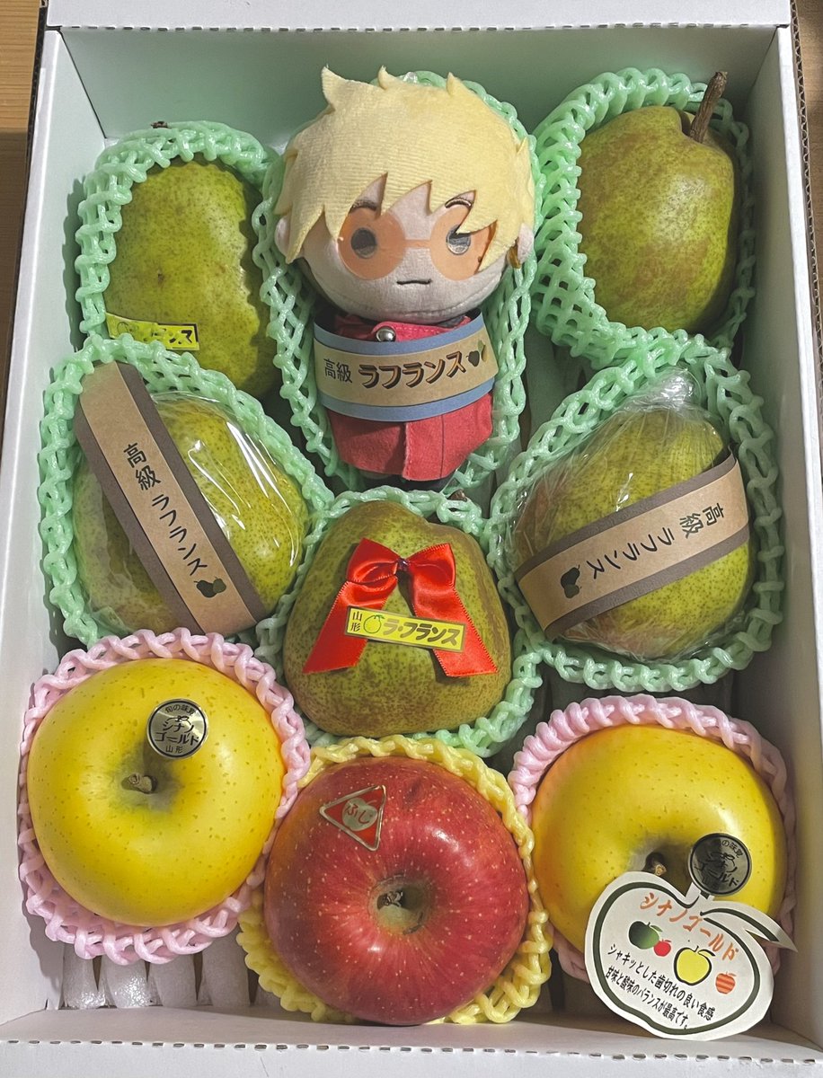 9ban_tri's tweet photo. 美味しい果物が届いたよ〜🍎🍐
あれ、てるヴァくんは？ https://t.co/fU5MpdsZYd