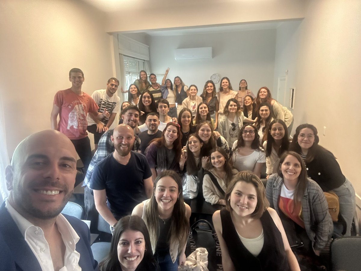 Fin de Cursos del segundo semestre 2023 con un gran grupo de estudiantes de Comunicación! Felicitaciones! <a href="/Gimecha/">Gimena Suárez</a> <a href="/VVillalbaHauser/">Virginia Villalba Hauser</a> <a href="/ComunicacionUM/">Comunicación UM</a> <a href="/UnivMontevideo/">Universidad de Montevideo</a> #DerechoDeLaInformación #RedesSociales 🎓😉🎉