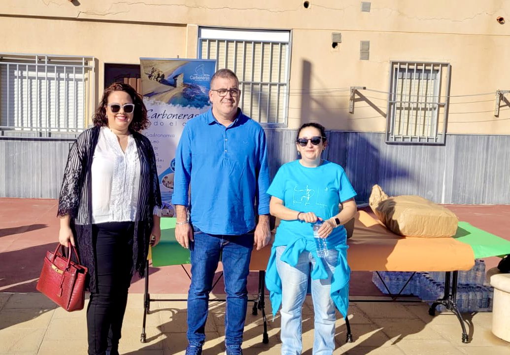 Ayto_Carboneras's tweet photo. 🚶🏽‍♀️🚶🏽‍♂️”I Marcha Solidaria” del Ceip Federico García Lorca
Una actividad que se realiza a favor de Veterinarios del Cabo, 🐕🐈‍⬛ quienes trabajan por la salud de los animales en nuestro municipio. 

ℹ️ Colabora: Ayuntamiento de Carboneras

#Carboneras #marchasolidaria #educacion https://t.co/5RDqXVDNny