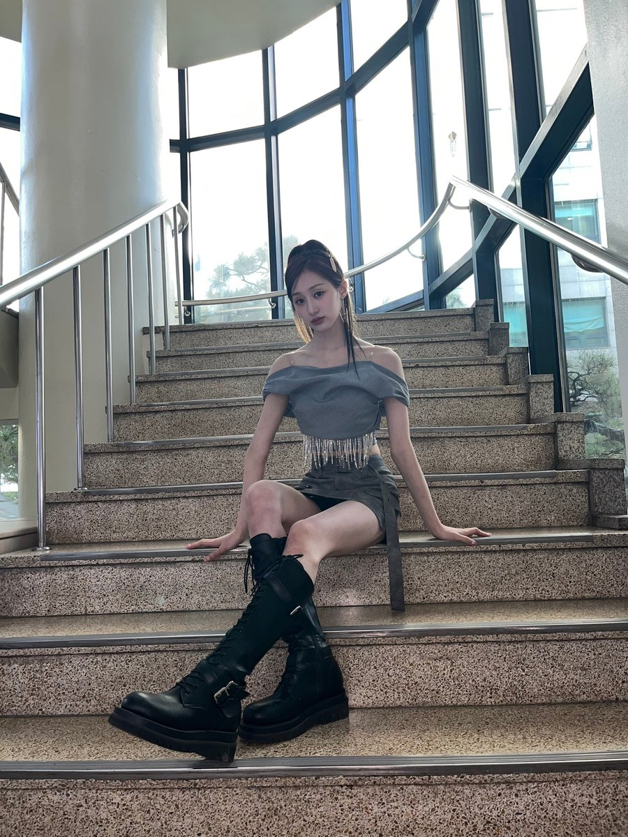 eite_official's tweet photo. 뮤직 뱅크🩶🤍🖤

오늘 하루도 수고했어요 🙌

#eite #에이트 #CHAEHYUN #채현
#eite_INDEPENDENTWOMAN
#INDEPENDENTWOMAN https://t.co/0E50KuuUSF
